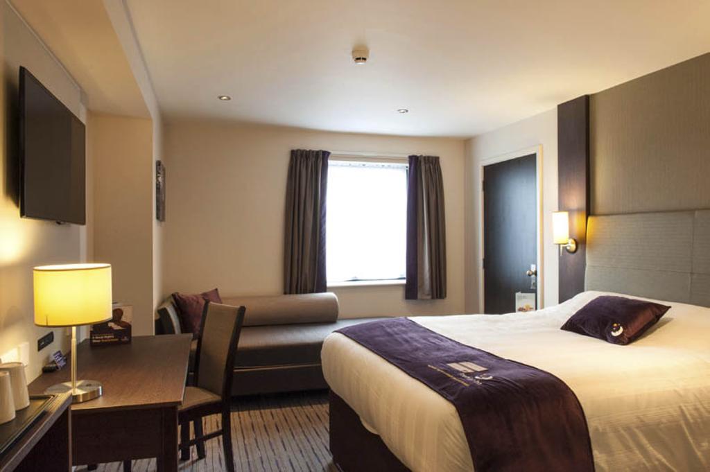 Premier Inn Glasgow Braehead Экстерьер фото